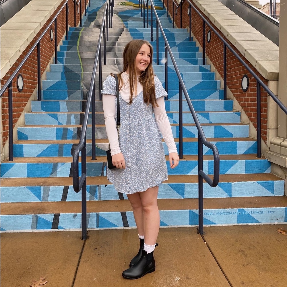 Meet your Posher, Lauren